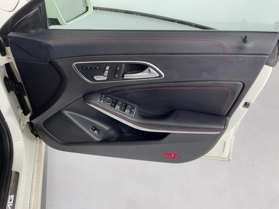 Photo '15' of Mercedes-Benz CLA45