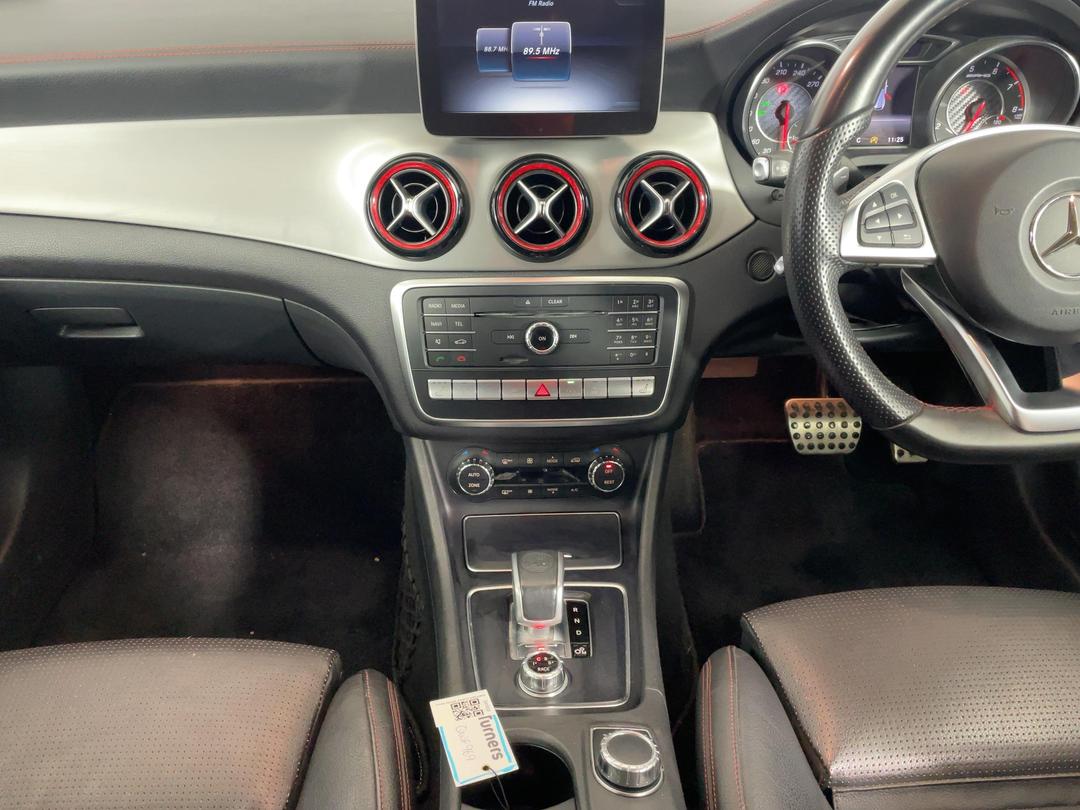 Photo '18' of Mercedes-Benz CLA45