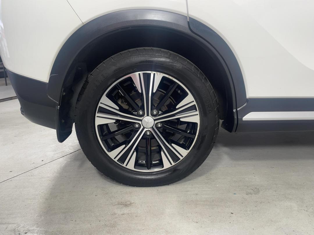 Photo '12' of Mitsubishi Eclipse Cross