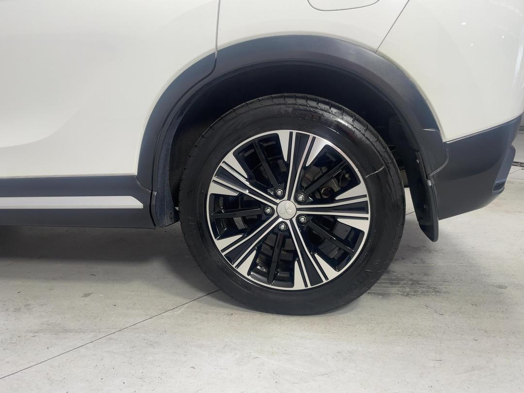 Photo '11' of Mitsubishi Eclipse Cross