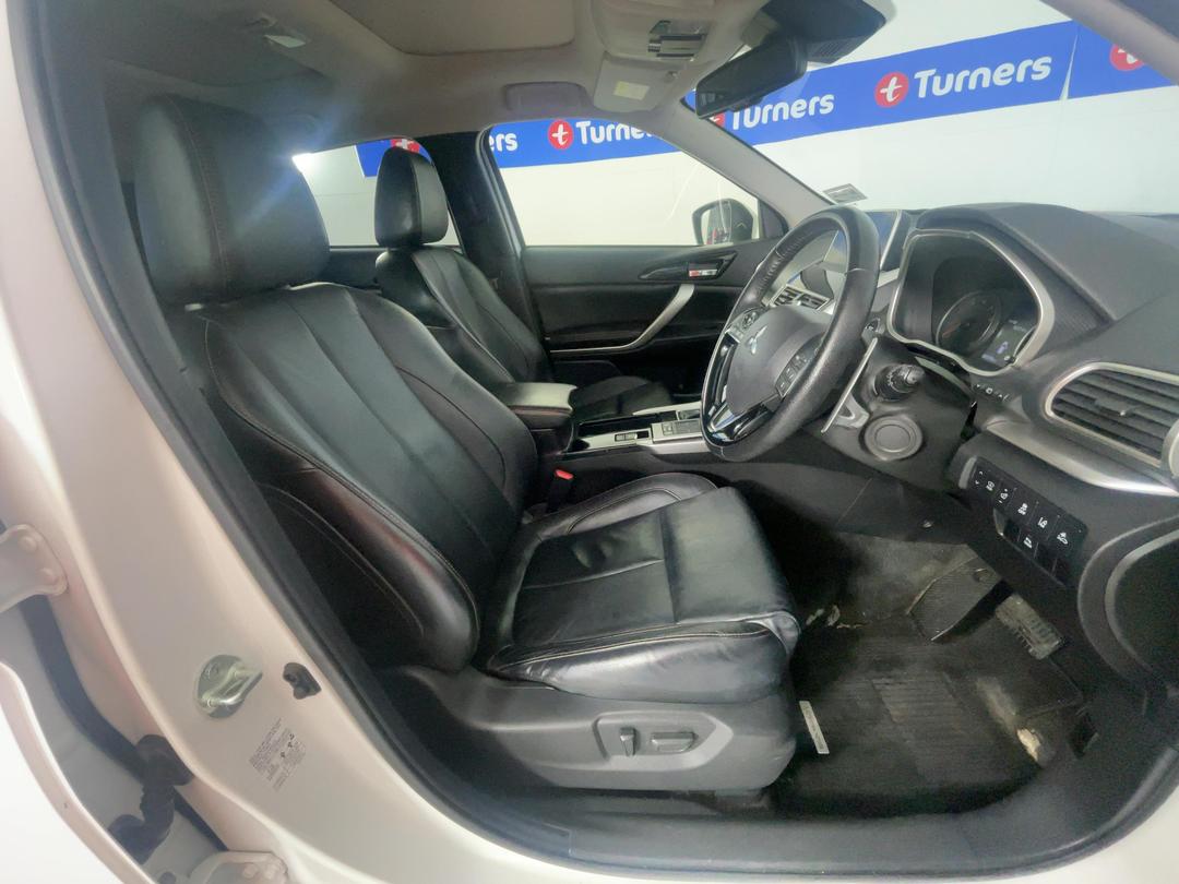 Photo '16' of Mitsubishi Eclipse Cross
