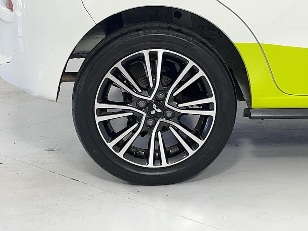 Photo '11' of Mitsubishi Mirage