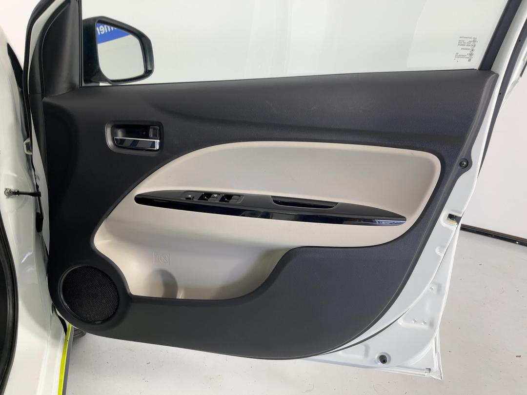 Photo '15' of Mitsubishi Mirage