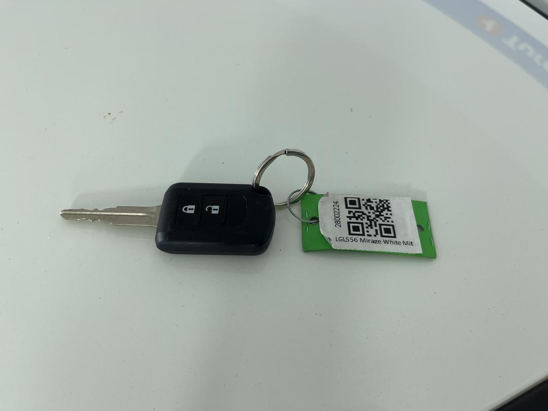 Photo '22' of Mitsubishi Mirage