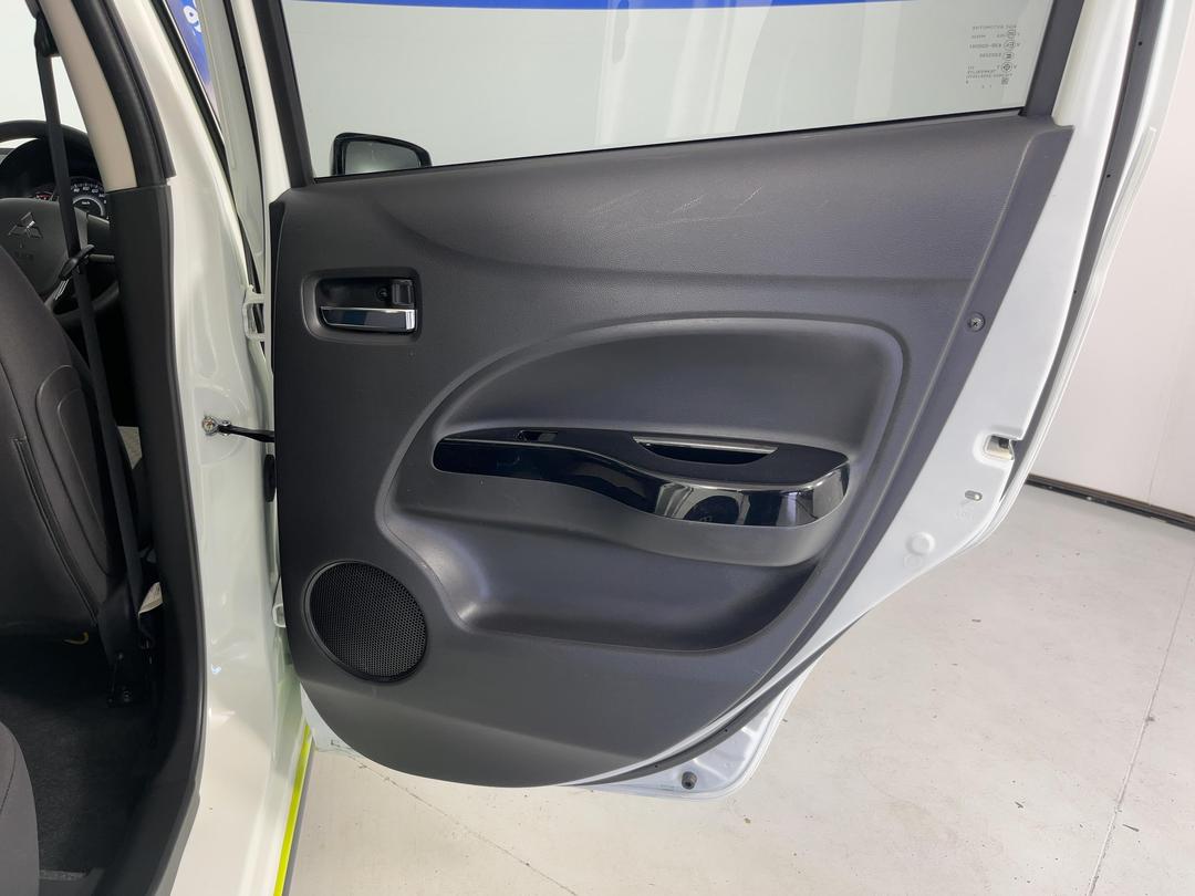 Photo '19' of Mitsubishi Mirage