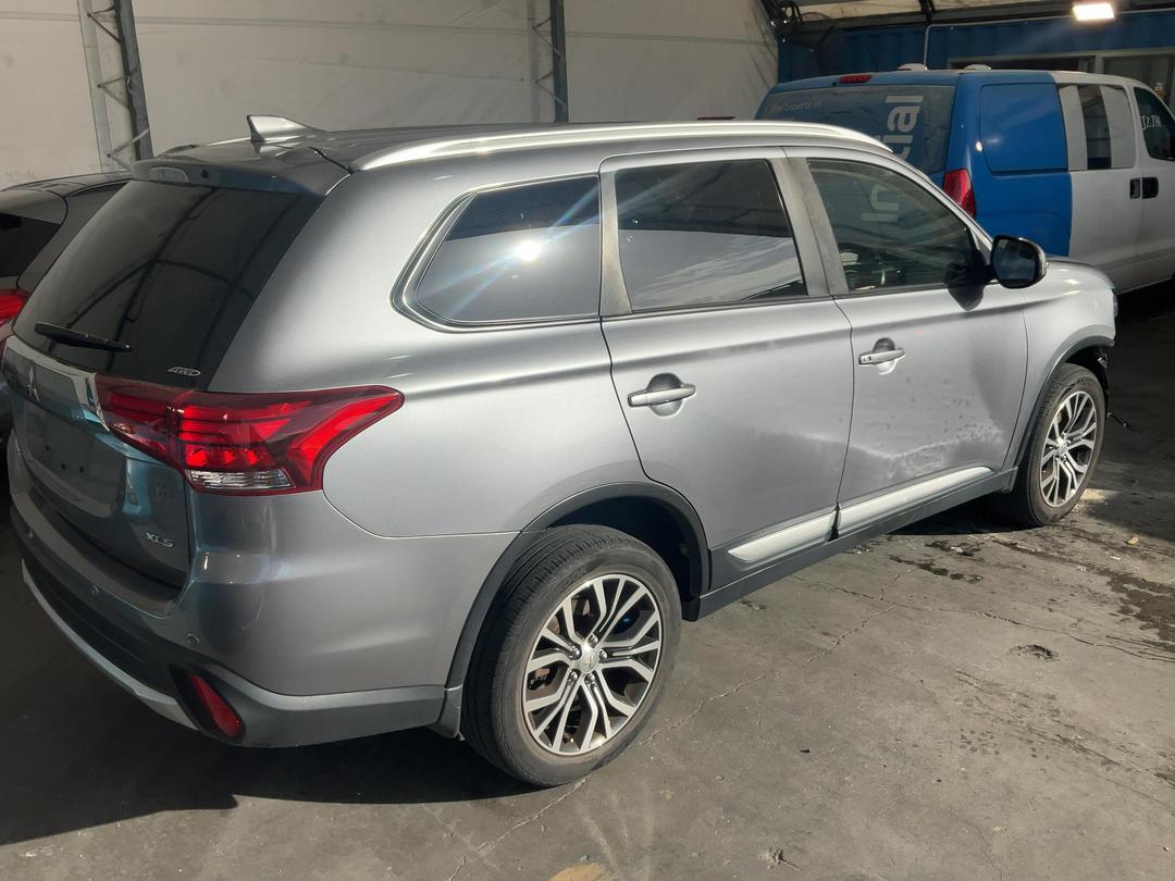 Photo '12' of Mitsubishi Outlander XLS Photo '12' of Mitsubishi Outlander XLS