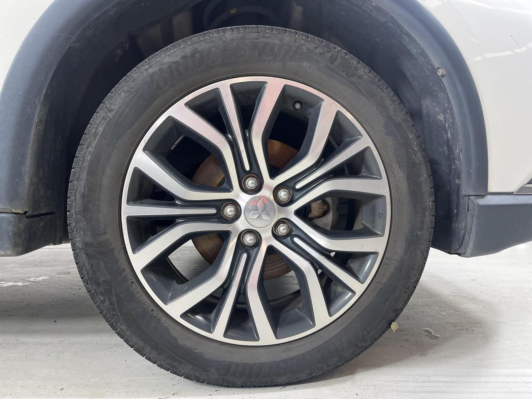 Photo '7' of Mitsubishi Outlander LS