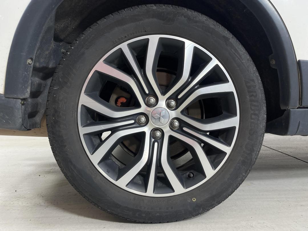 Photo '10' of Mitsubishi Outlander LS