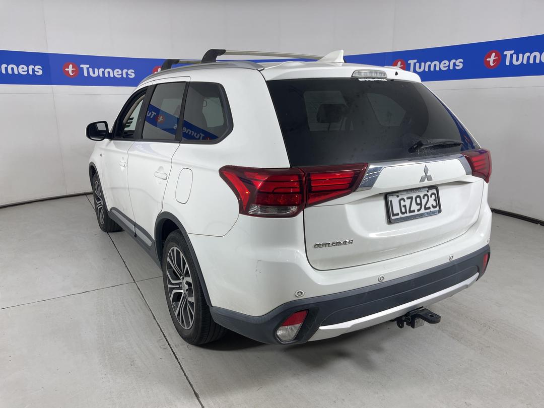 Photo '4' of Mitsubishi Outlander LS