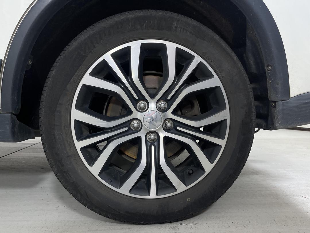 Photo '9' of Mitsubishi Outlander LS