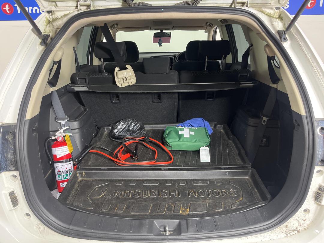 Photo '12' of Mitsubishi Outlander LS