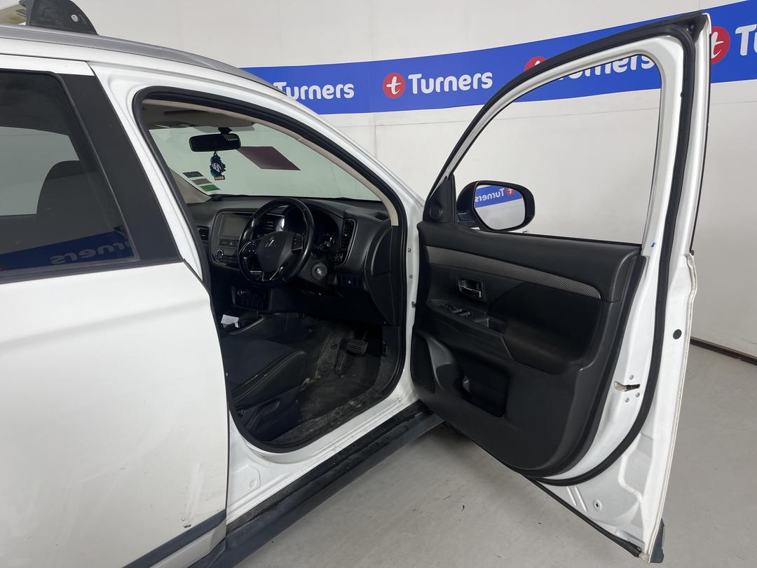 Photo '13' of Mitsubishi Outlander LS