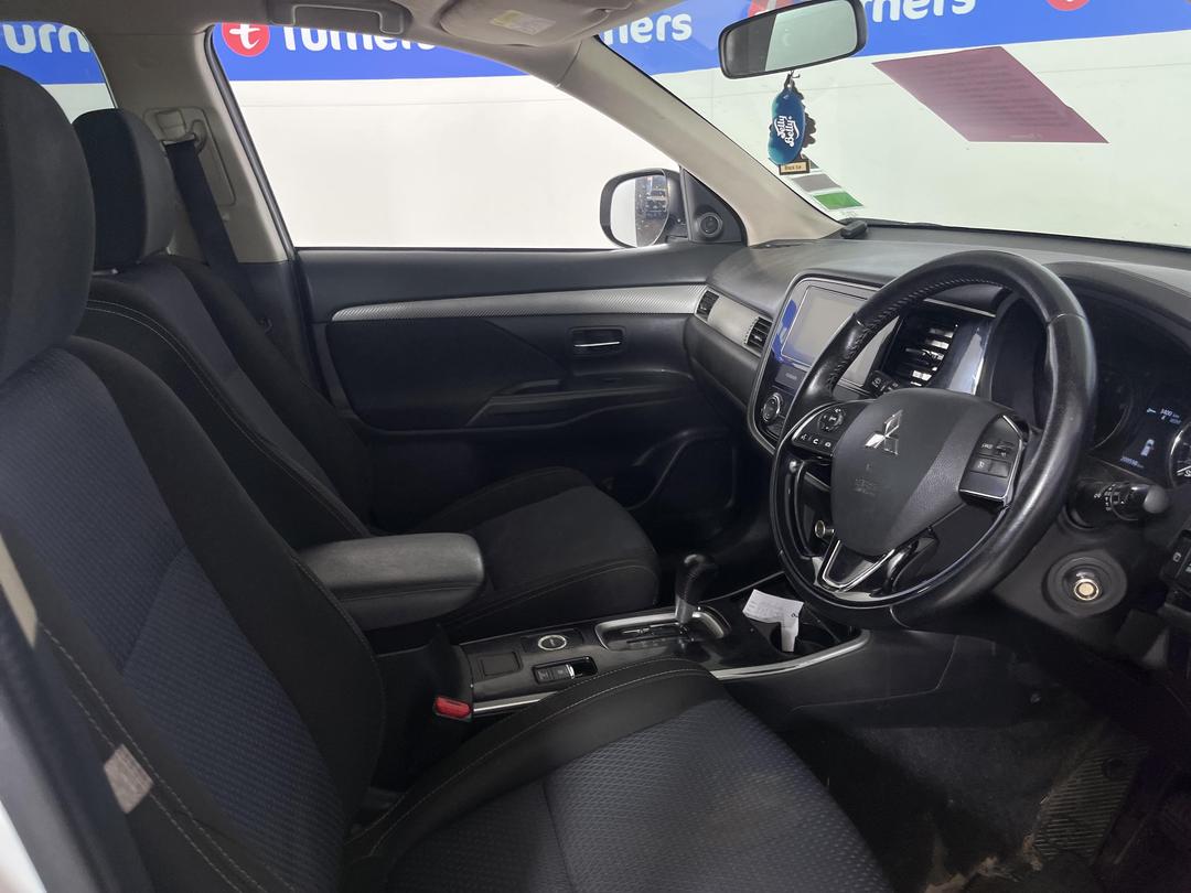 Photo '14' of Mitsubishi Outlander LS