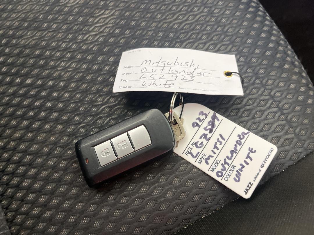 Photo '20' of Mitsubishi Outlander LS