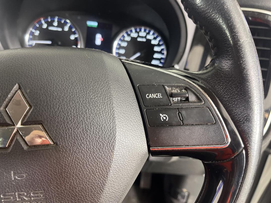 Photo '21' of Mitsubishi Outlander LS