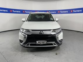 Photo '2' of Mitsubishi Outlander