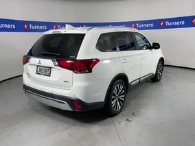 Photo '7' of Mitsubishi Outlander