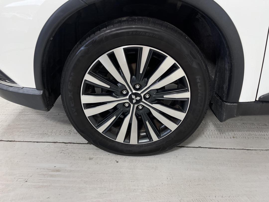 Photo '10' of Mitsubishi Outlander