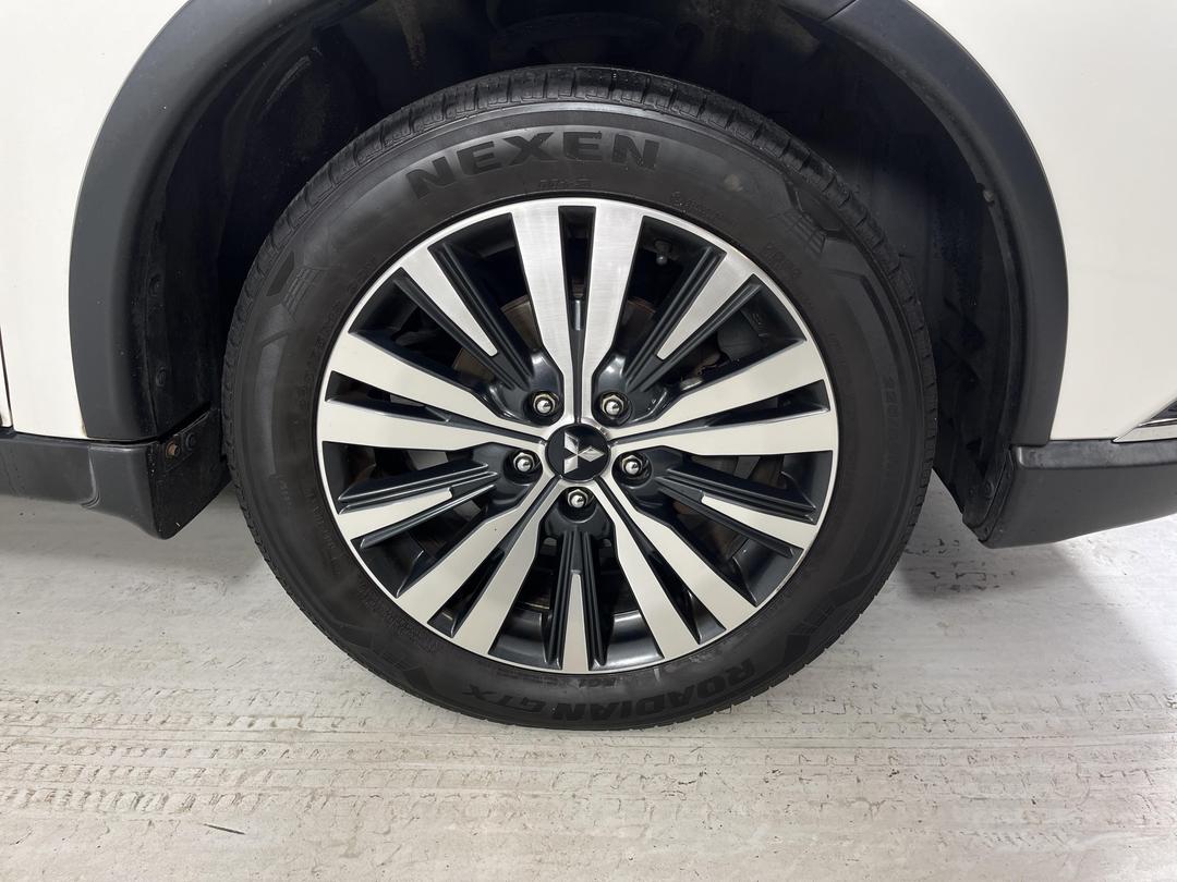 Photo '9' of Mitsubishi Outlander