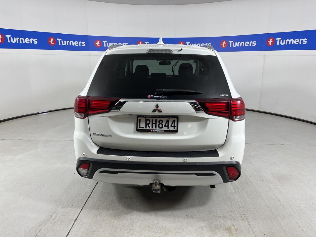 Photo '6' of Mitsubishi Outlander