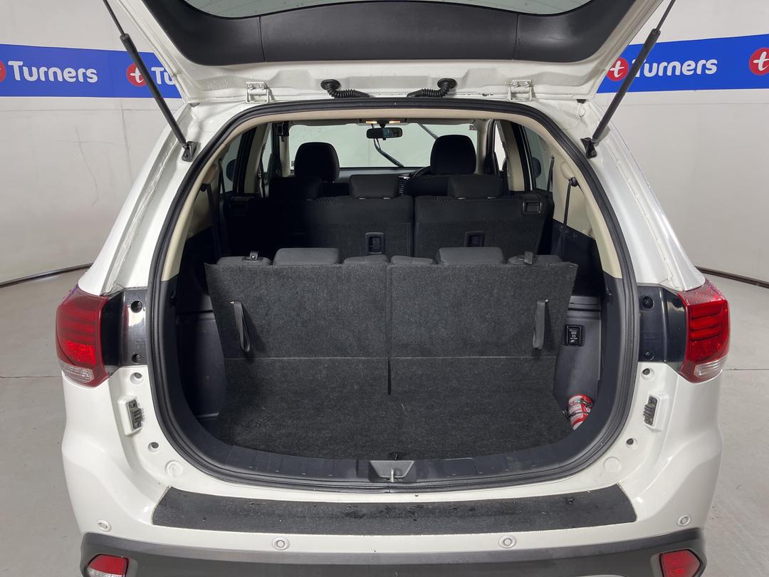 Photo '14' of Mitsubishi Outlander