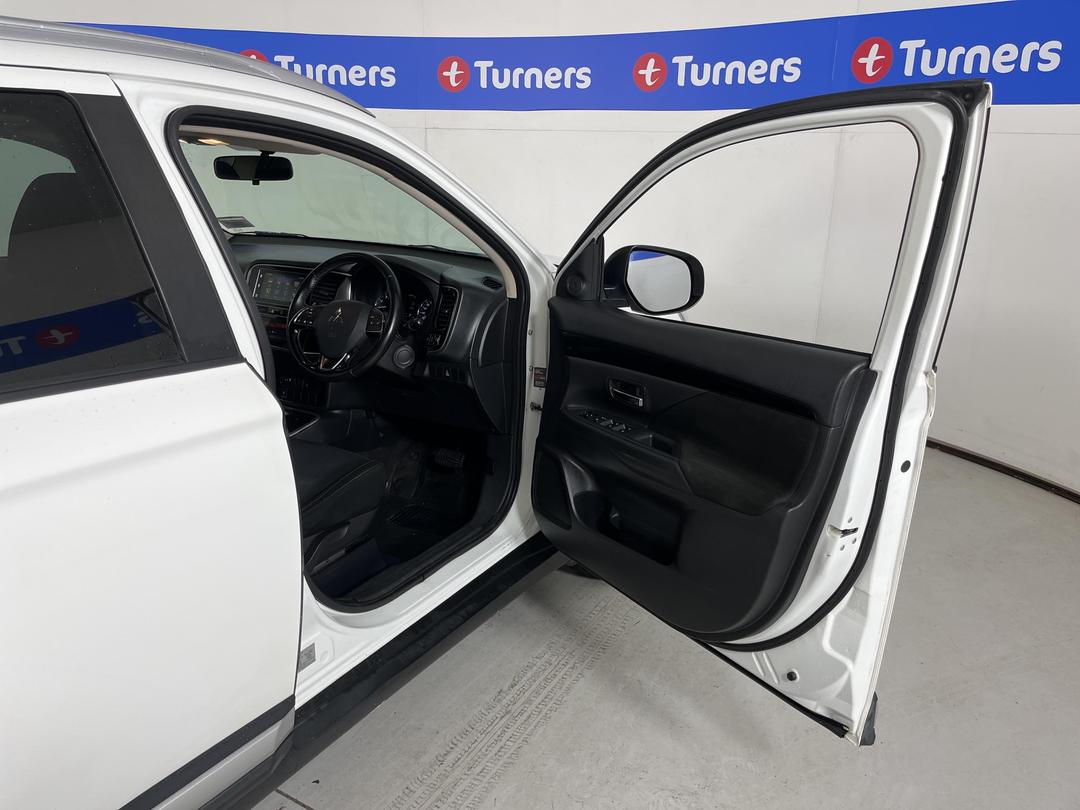 Photo '15' of Mitsubishi Outlander