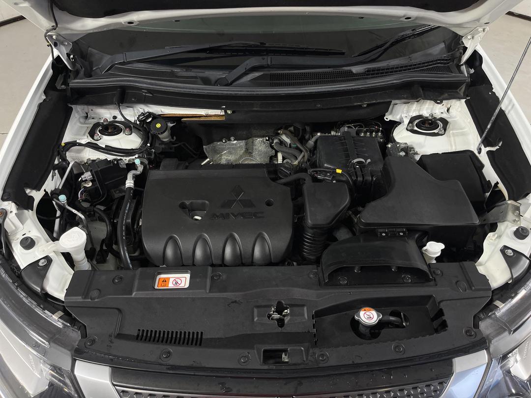 Photo '13' of Mitsubishi Outlander