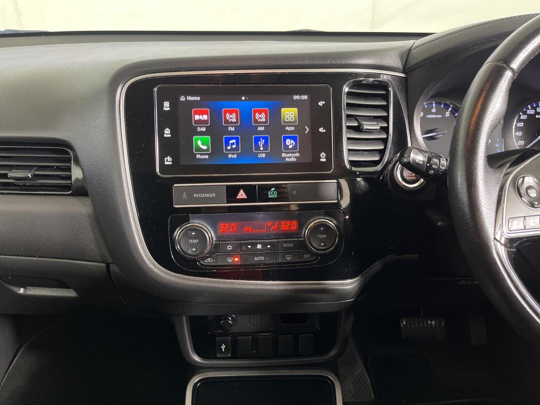 Photo '18' of Mitsubishi Outlander