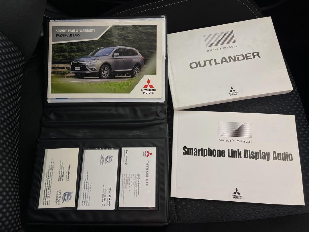 Photo '28' of Mitsubishi Outlander
