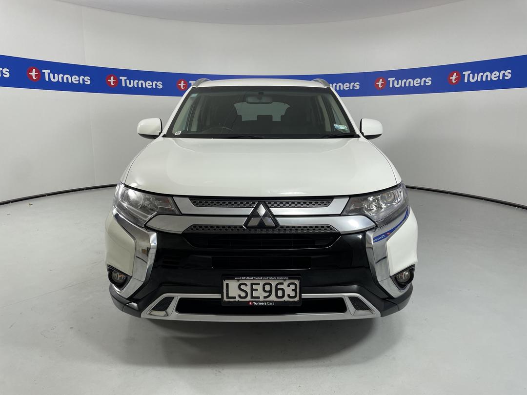 Photo '2' of Mitsubishi Outlander