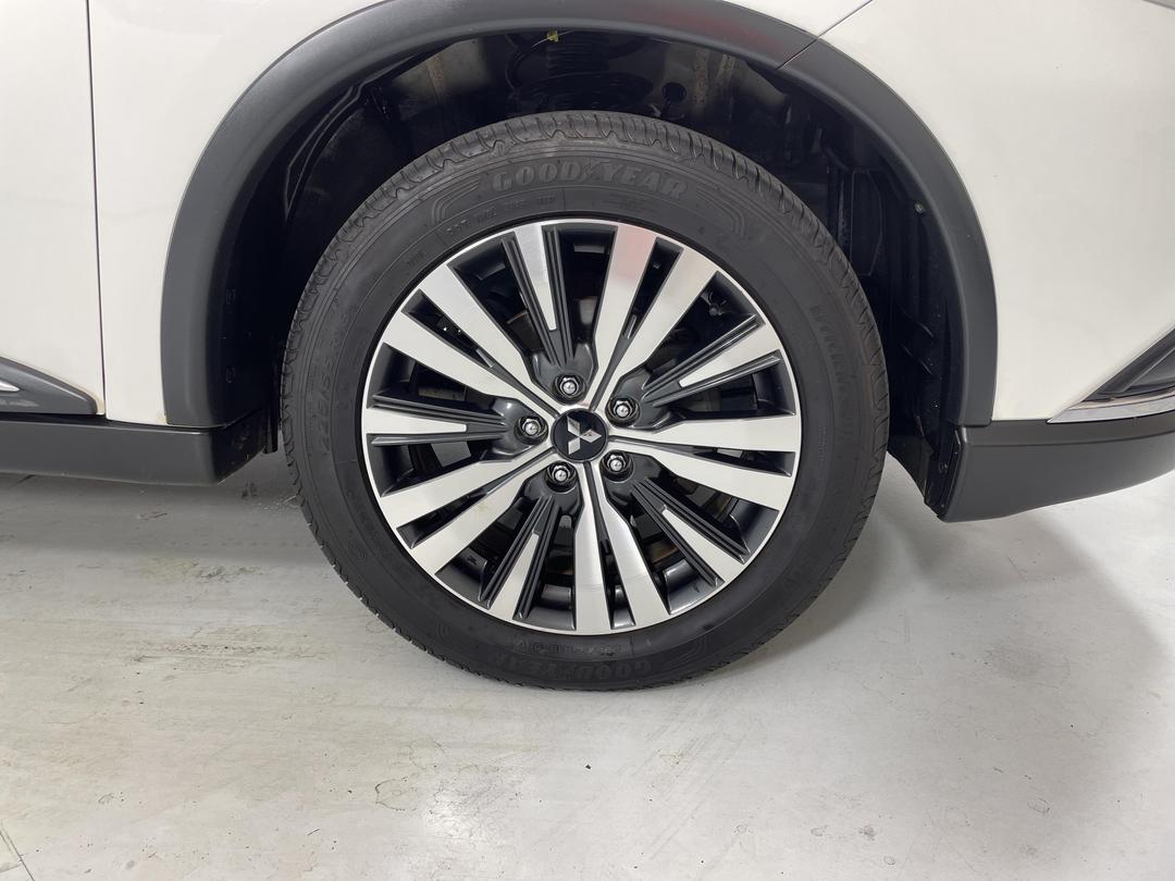 Photo '9' of Mitsubishi Outlander