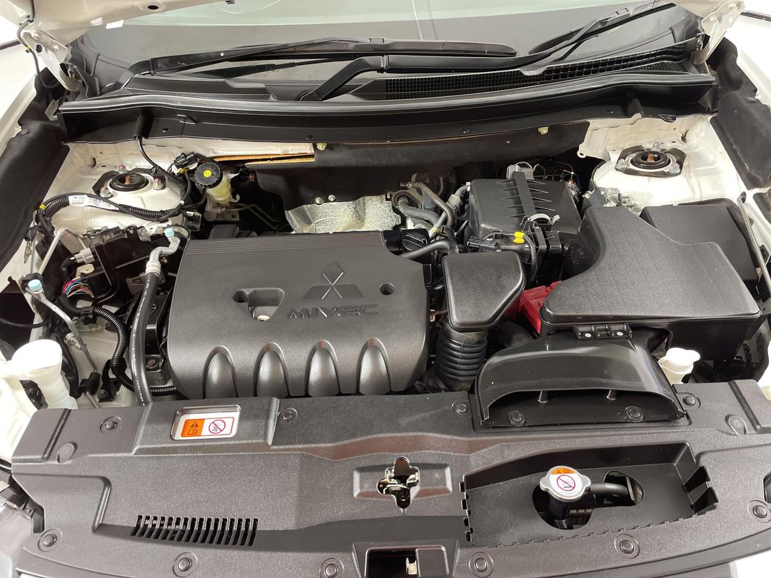 Photo '13' of Mitsubishi Outlander