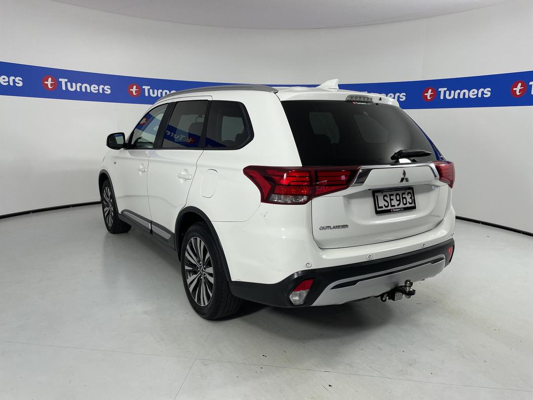 Photo '5' of Mitsubishi Outlander