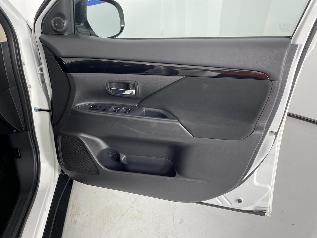 Photo '15' of Mitsubishi Outlander