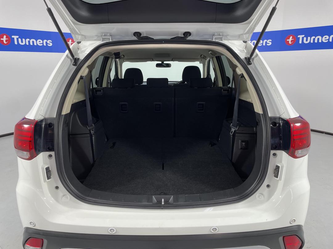 Photo '14' of Mitsubishi Outlander