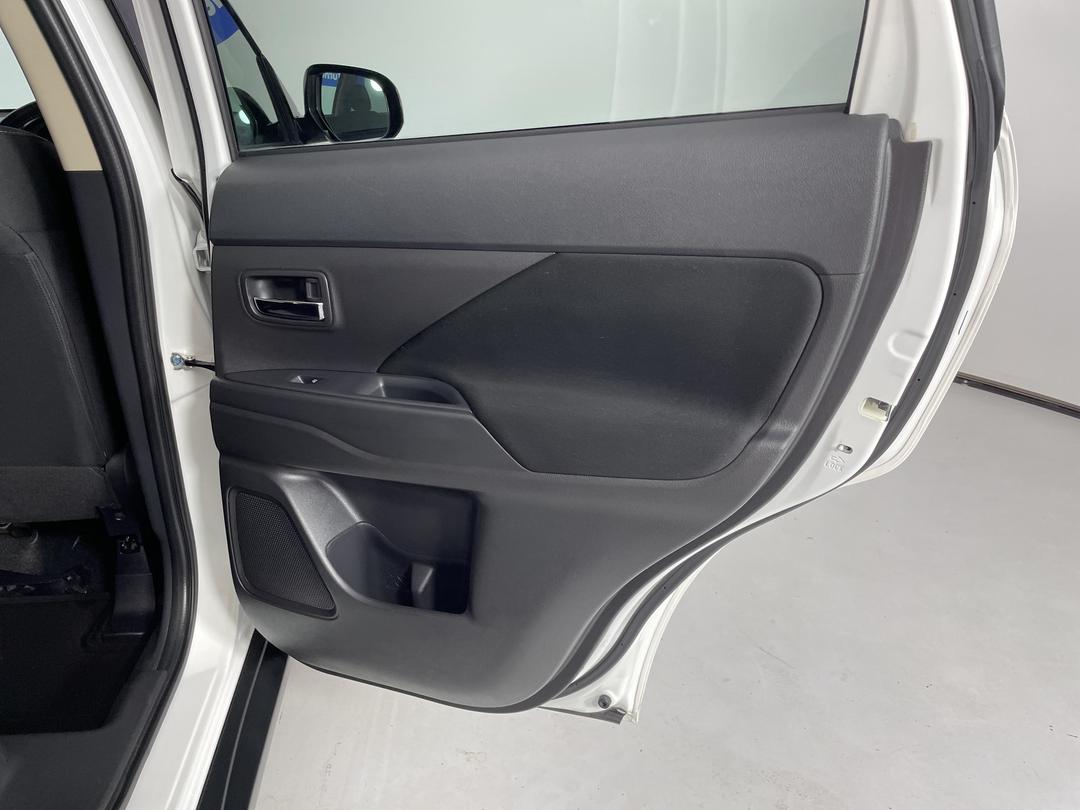 Photo '19' of Mitsubishi Outlander