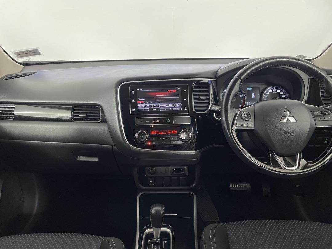 Photo '17' of Mitsubishi Outlander