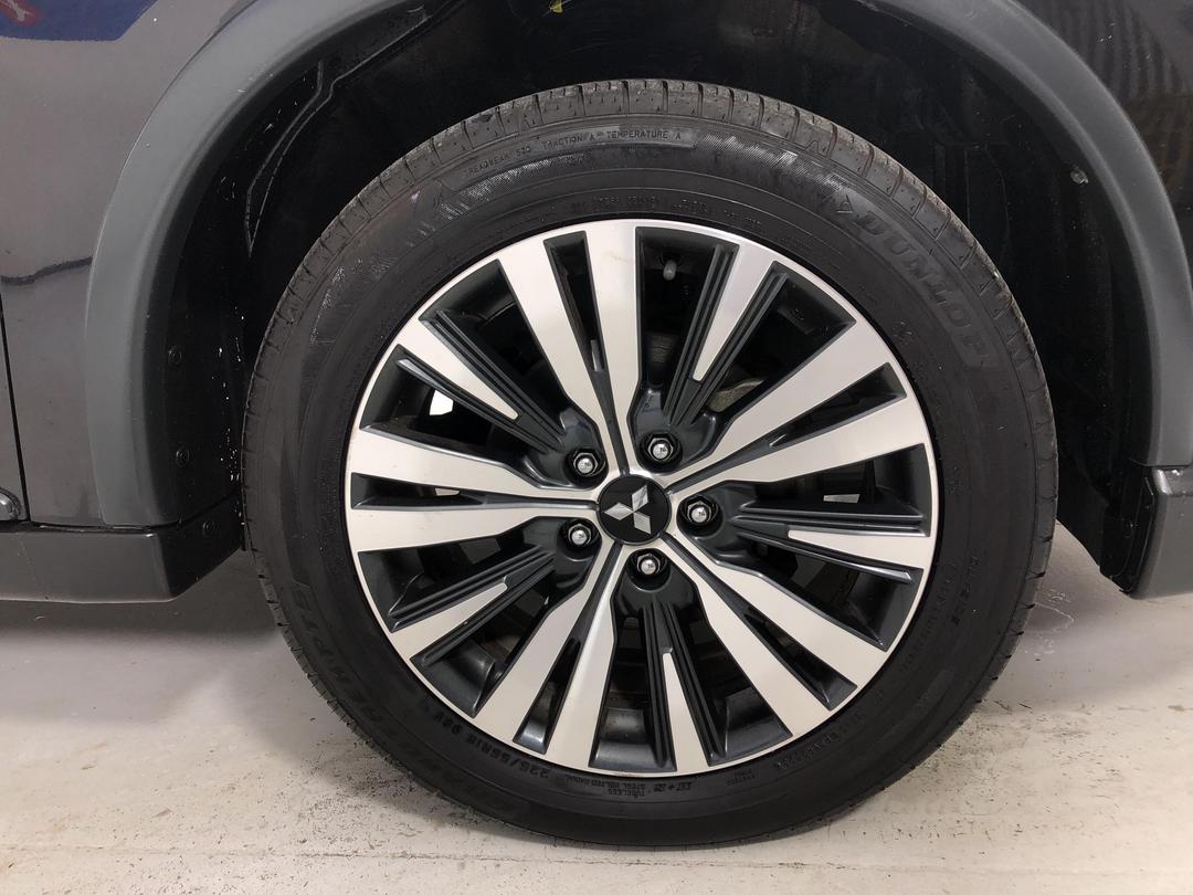 Photo '9' of Mitsubishi Outlander