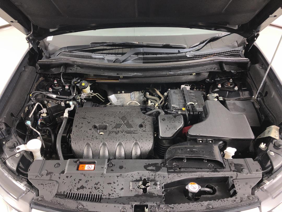 Photo '13' of Mitsubishi Outlander