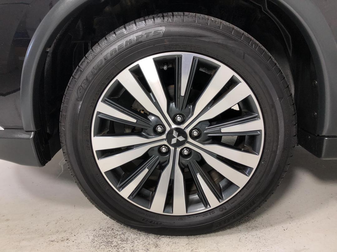 Photo '10' of Mitsubishi Outlander