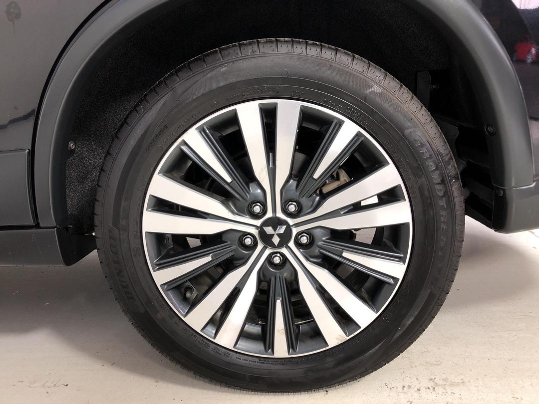 Photo '11' of Mitsubishi Outlander