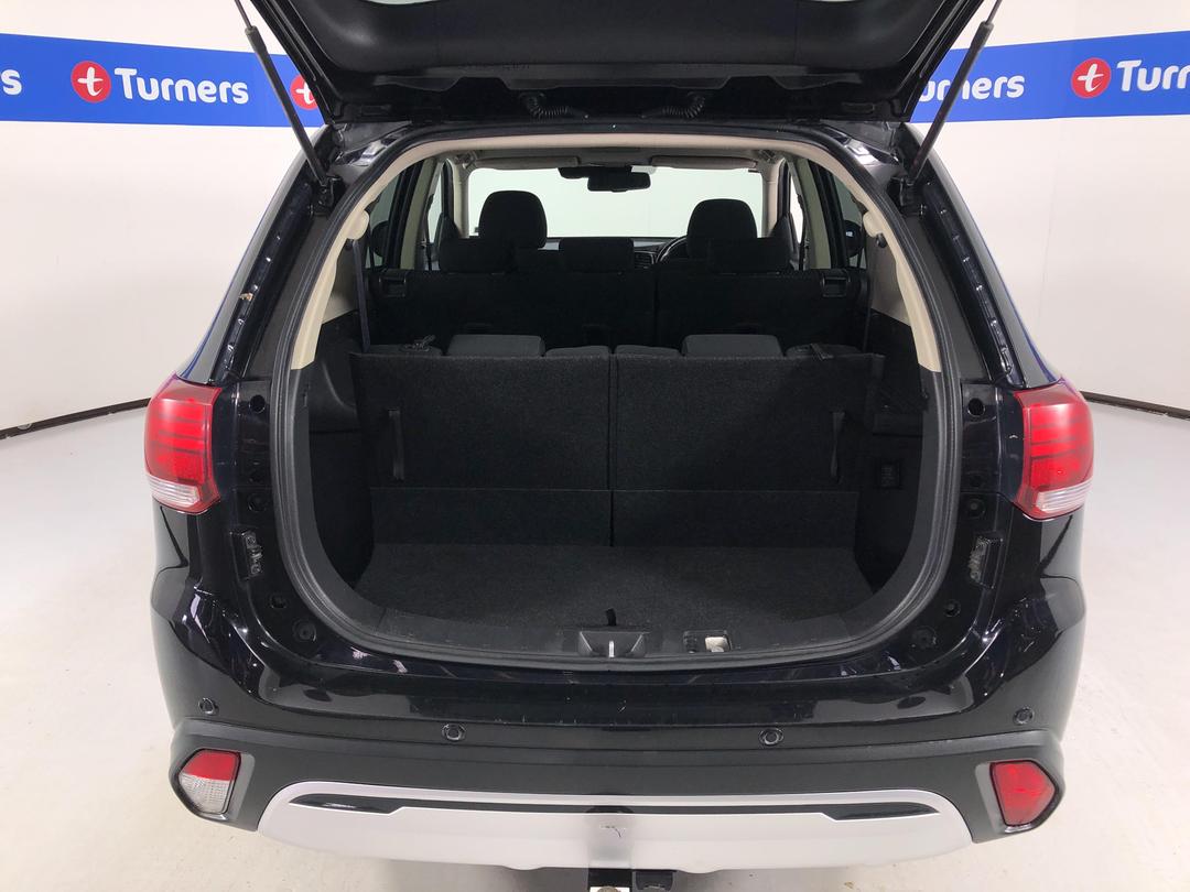 Photo '14' of Mitsubishi Outlander