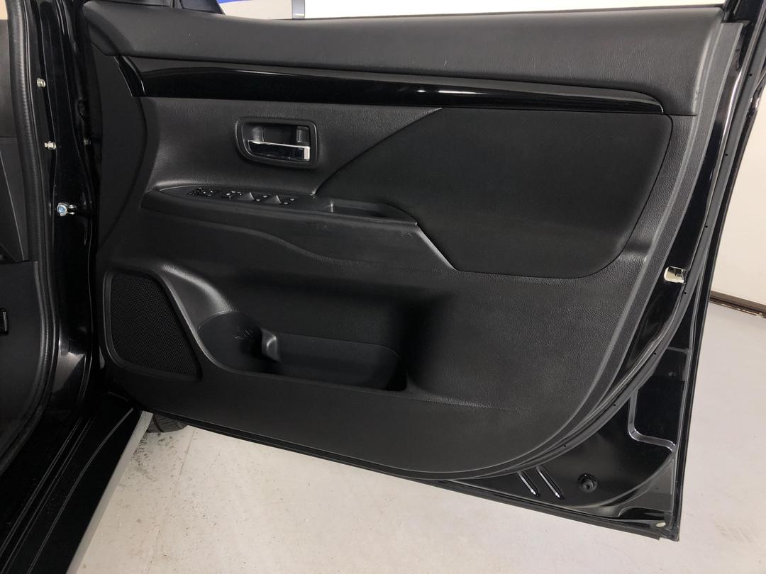 Photo '15' of Mitsubishi Outlander