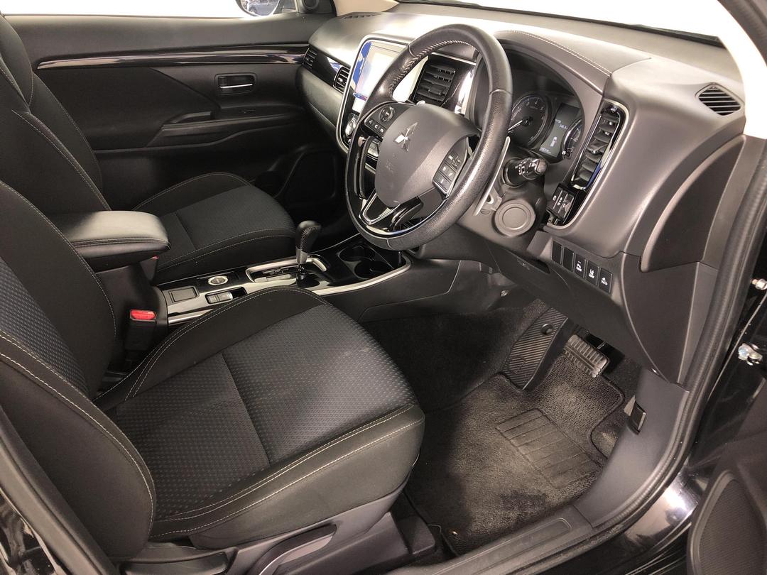 Photo '16' of Mitsubishi Outlander