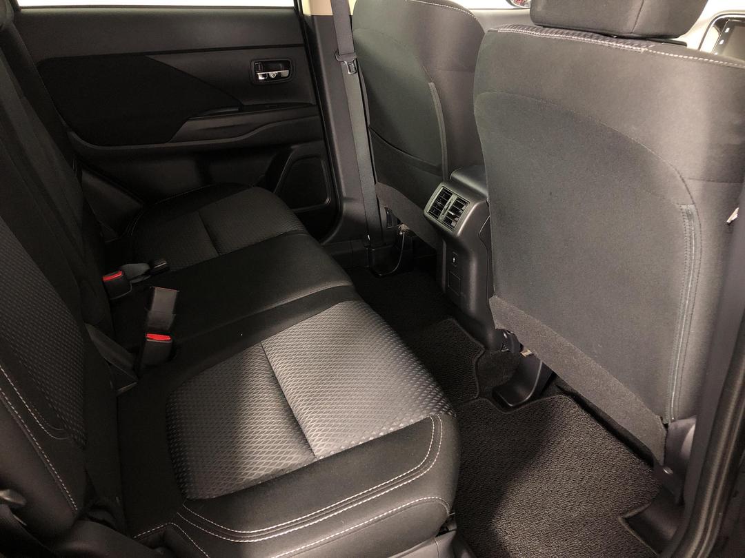 Photo '20' of Mitsubishi Outlander