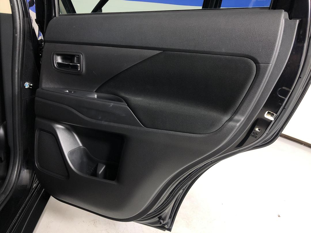 Photo '19' of Mitsubishi Outlander