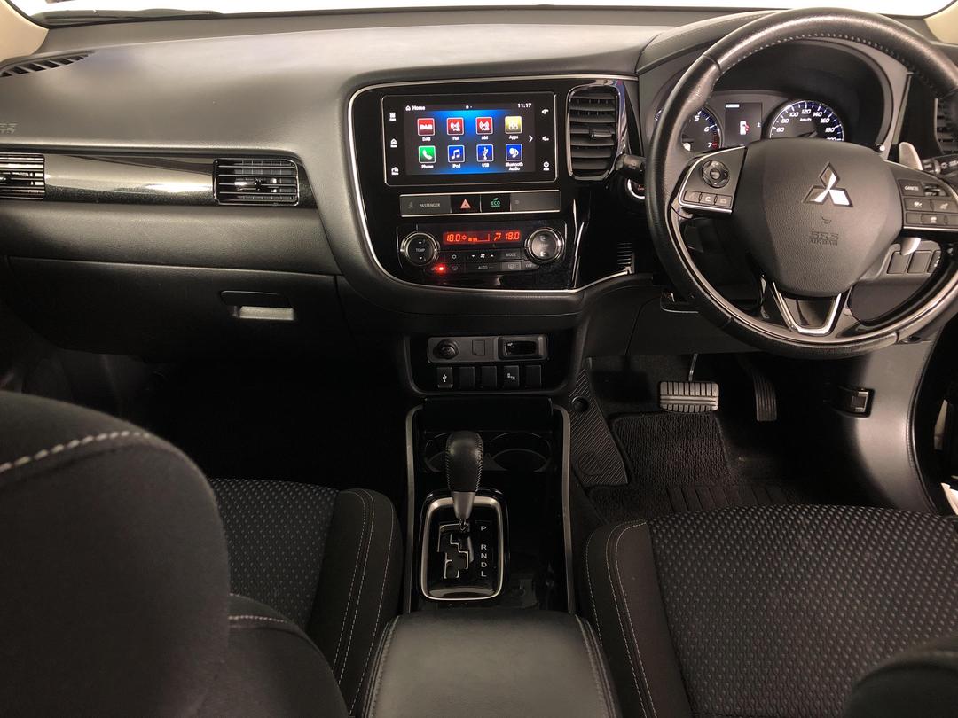 Photo '17' of Mitsubishi Outlander