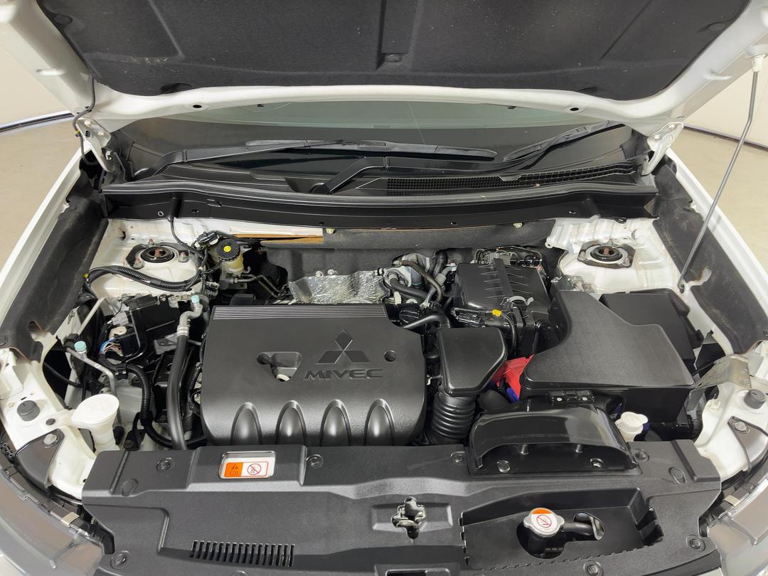 Photo '13' of Mitsubishi Outlander