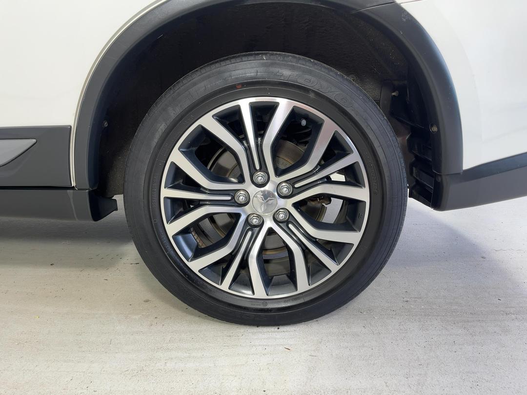 Photo '11' of Mitsubishi Outlander