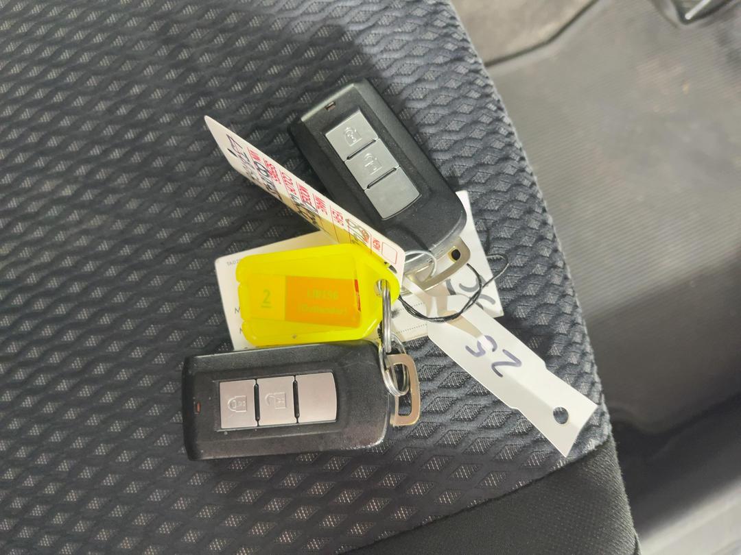 Photo '22' of Mitsubishi Outlander